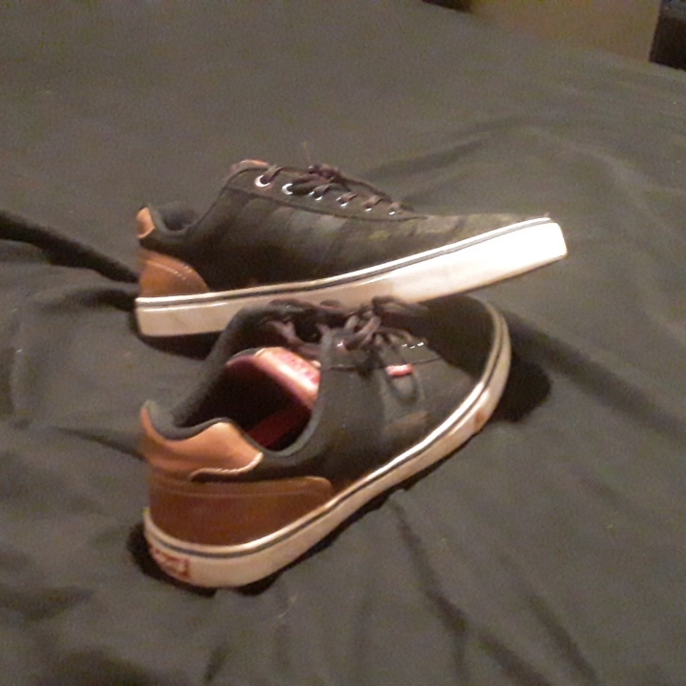 Levi's dress shoes